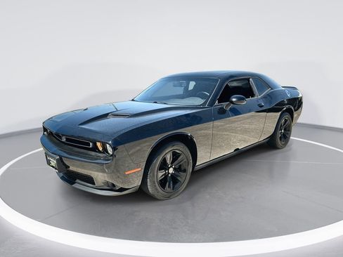 Used 2020 Dodge Challenger SXT image 1