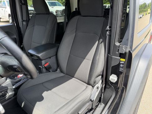 Used 2021 Jeep Wrangler Sport AWD/4WD image 17