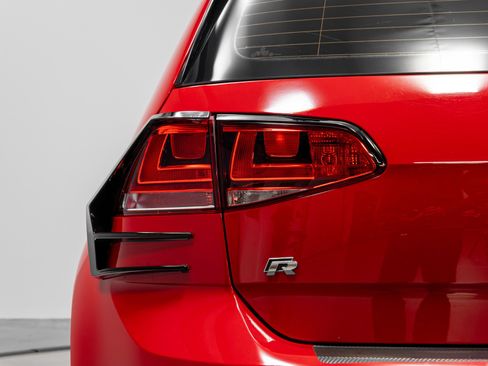 Used 2016 Volkswagen Golf R 4-Door image 44