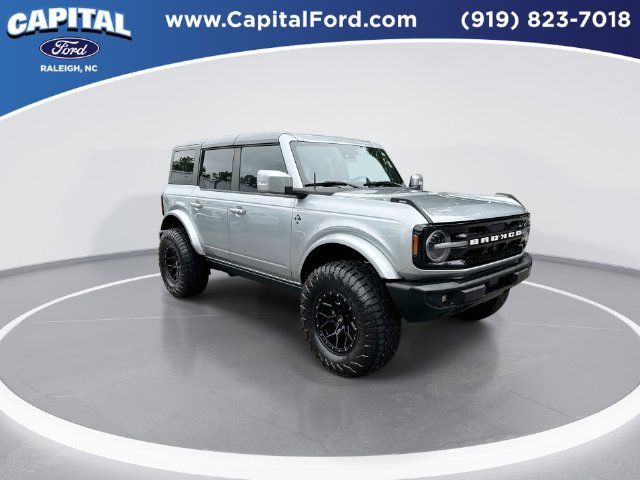 Used 2023 Ford Bronco Outer Banks AWD/4WD image 2