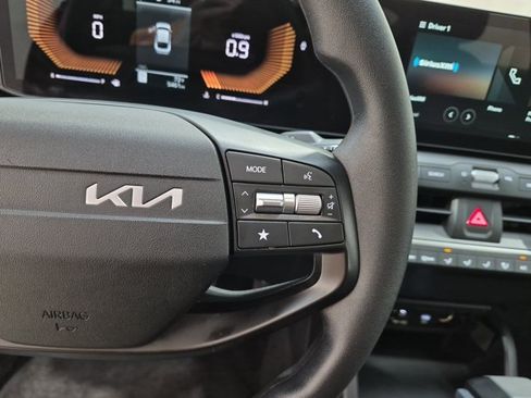 Certified 2025 Kia K4 FWD image 17