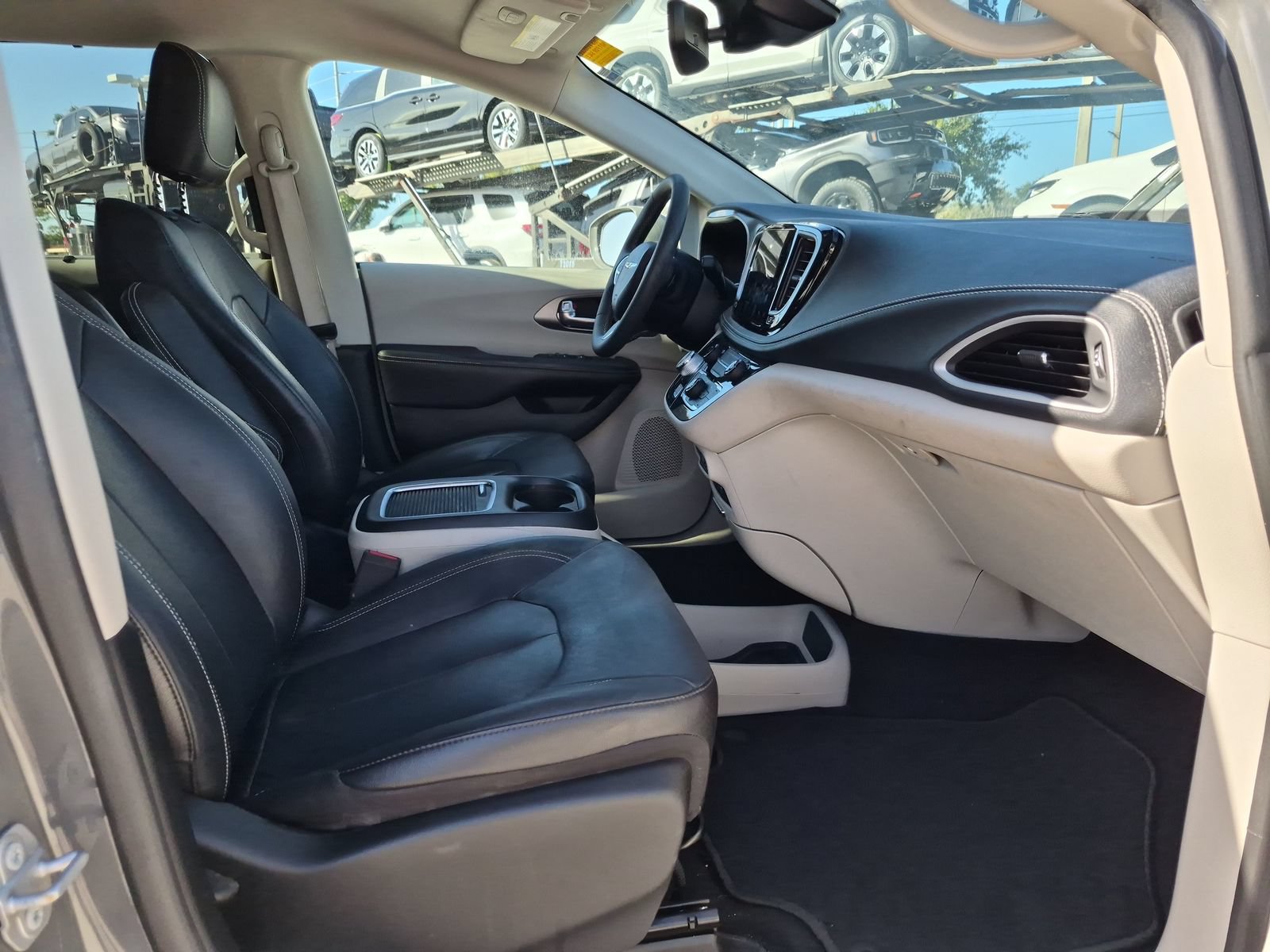 Used 2022 Chrysler Pacifica Touring-L FWD image 19