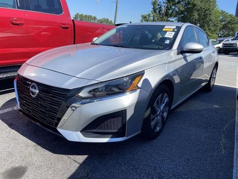 Used 2023 Nissan Altima 2.5 S FWD image 3