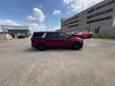 Used 2026 Kia Carnival FWD image 16