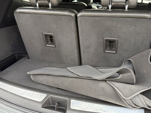 Used 2025 Cadillac XT6 Premium Luxury image 34