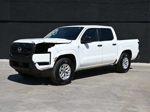 Used 2025 Nissan Frontier S image 2