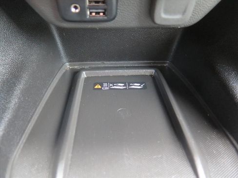 Used 2023 Chevrolet Traverse Premier FWD image 15