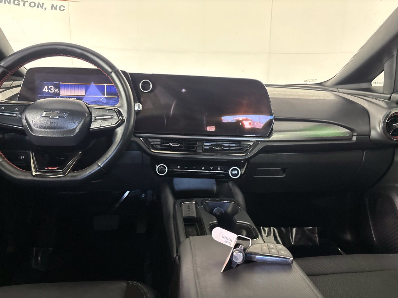 Used 2025 Chevrolet Equinox EV RS FWD image 21