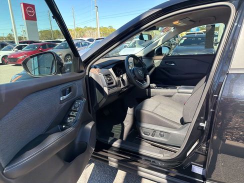 Certified 2023 Nissan Rogue SV image 12