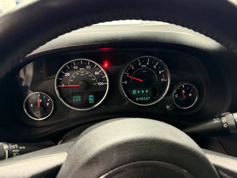 Used 2016 Jeep Wrangler Unlimited Rubicon w/ Connectivity Group AWD/4WD image 13