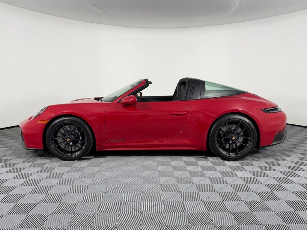 Certified 2026 Porsche 911 Targa 4 GTS AWD/4WD image 31