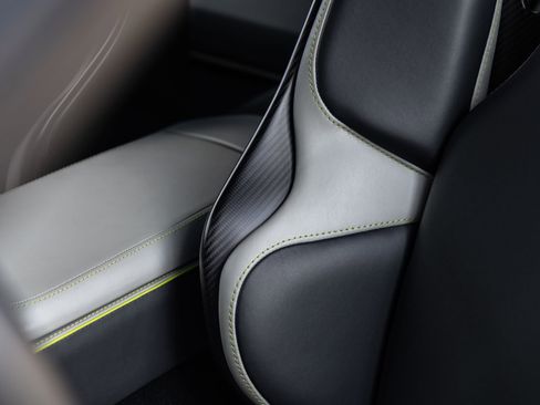 Used 2025 Aston Martin Vanquish image 42