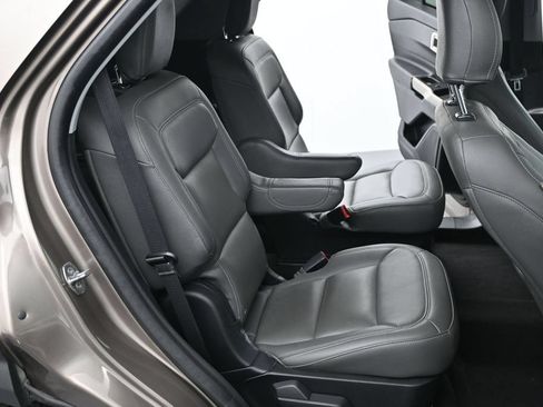 Used 2021 Ford Explorer XLT RWD image 8