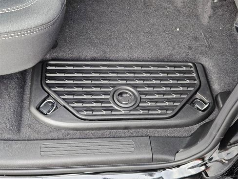 New 2026 RAM 1500 4x4 Crew Cab image 31