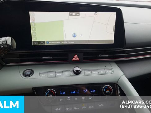 Used 2024 Hyundai Elantra Limited image 9