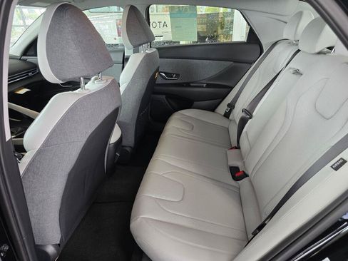 New 2026 Hyundai Elantra Limited FWD image 36