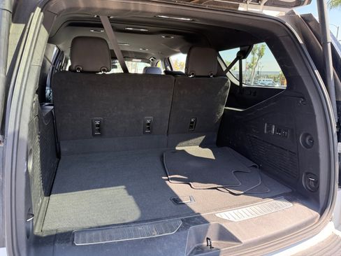 Used 2023 Chevrolet Suburban Premier image 18