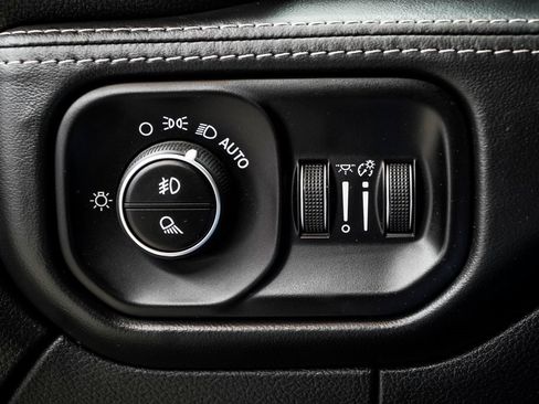 Used 2024 RAM 2500 Limited image 37