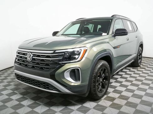 Certified 2025 Volkswagen Atlas Peak Edition SE image 32