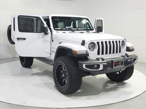 Used 2019 Jeep Wrangler Unlimited Sahara image 9