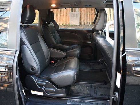 Used 2020 Toyota Sienna SE image 31