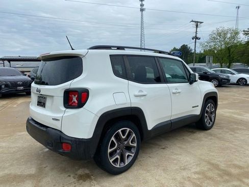 Used 2016 Jeep Renegade Latitude FWD image 6