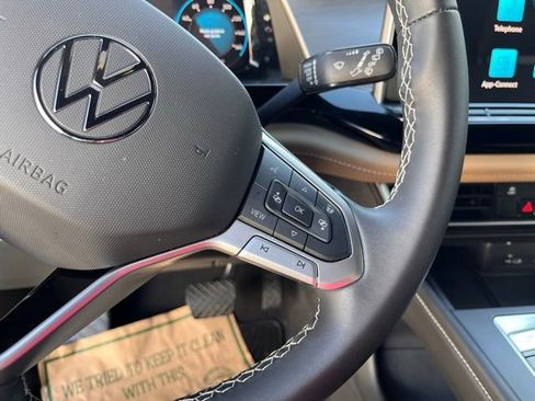 Used 2024 Volkswagen Atlas Cross Sport SE image 41