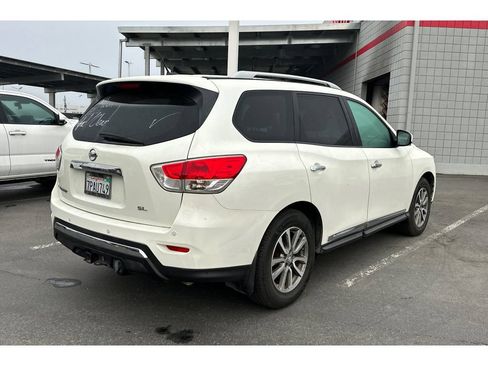 Used 2015 Nissan Pathfinder SL w/ SL Tech Package FWD image 5
