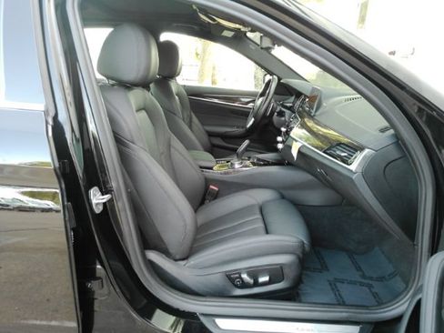 Used 2019 BMW 530i w/ Convenience Package RWD image 21