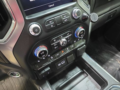 Used 2022 GMC Sierra 1500 SLT w/ SLT Premium Package AWD/4WD image 21
