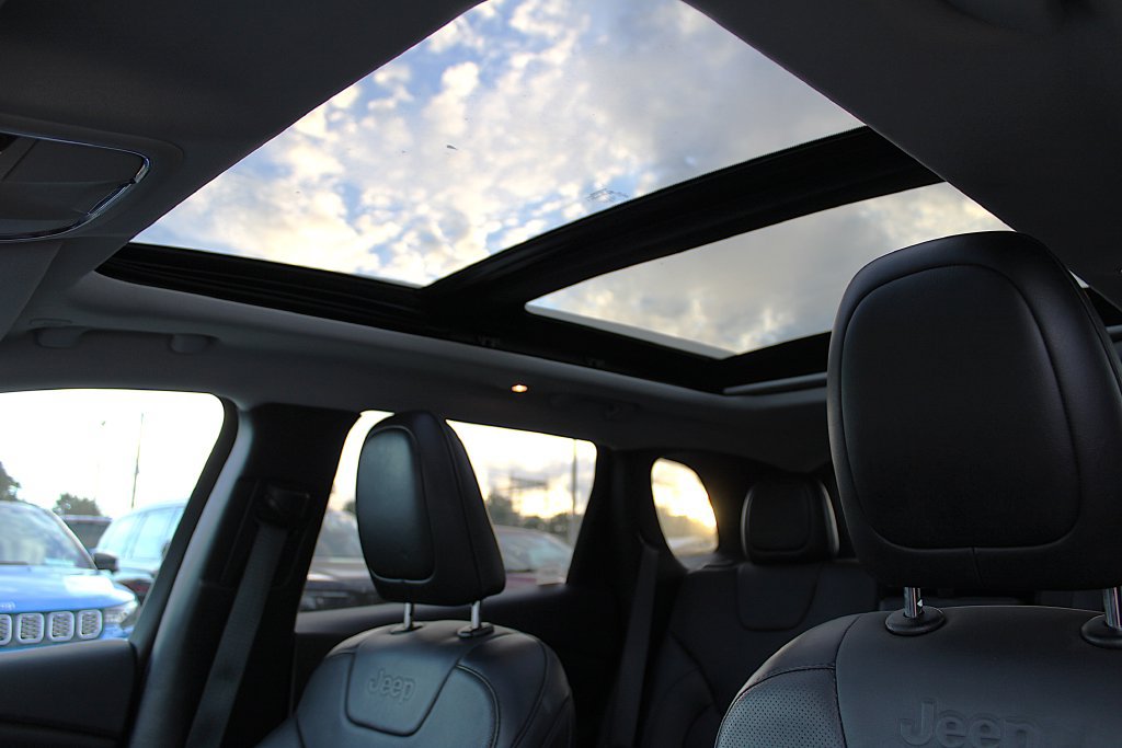 Certified 2021 Jeep Cherokee Limited AWD/4WD image 7