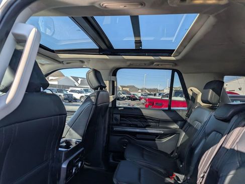 Used 2021 Ford Expedition Platinum image 44