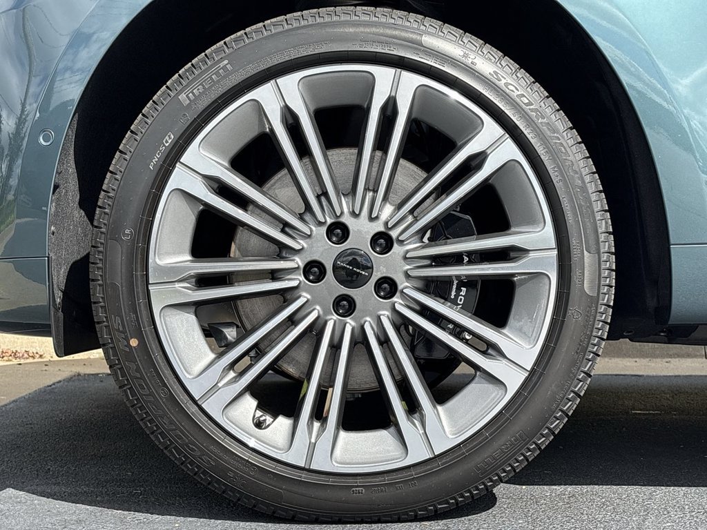 New 2027 Land Rover Range Rover Sport Dynamic SE AWD/4WD image 10