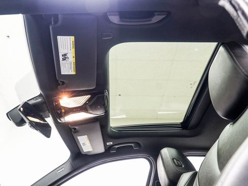 Used 2025 BMW 330i Sedan image 38