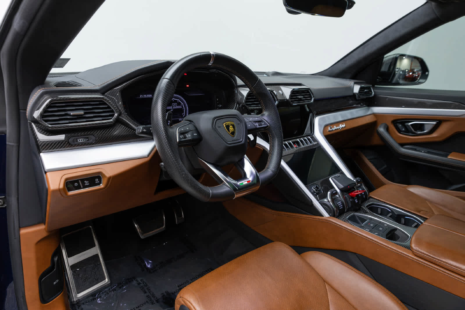 Used 2021 Lamborghini Urus AWD/4WD image 2