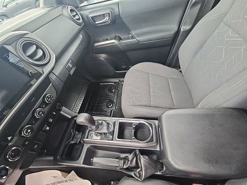 Used 2019 Toyota Tacoma TRD Off-Road image 23