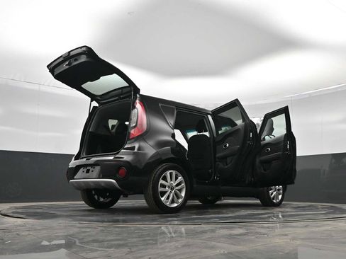 Used 2017 Kia Soul + image 40