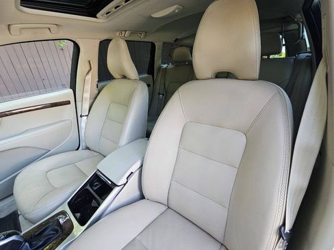 Used 2015 Volvo XC70 T5 Platinum w/ Protection Package FWD image 6