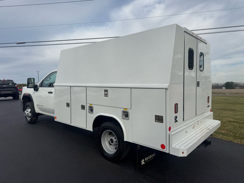 Used 2022 GMC Sierra 3500 Pro w/ Convenience Package image 5