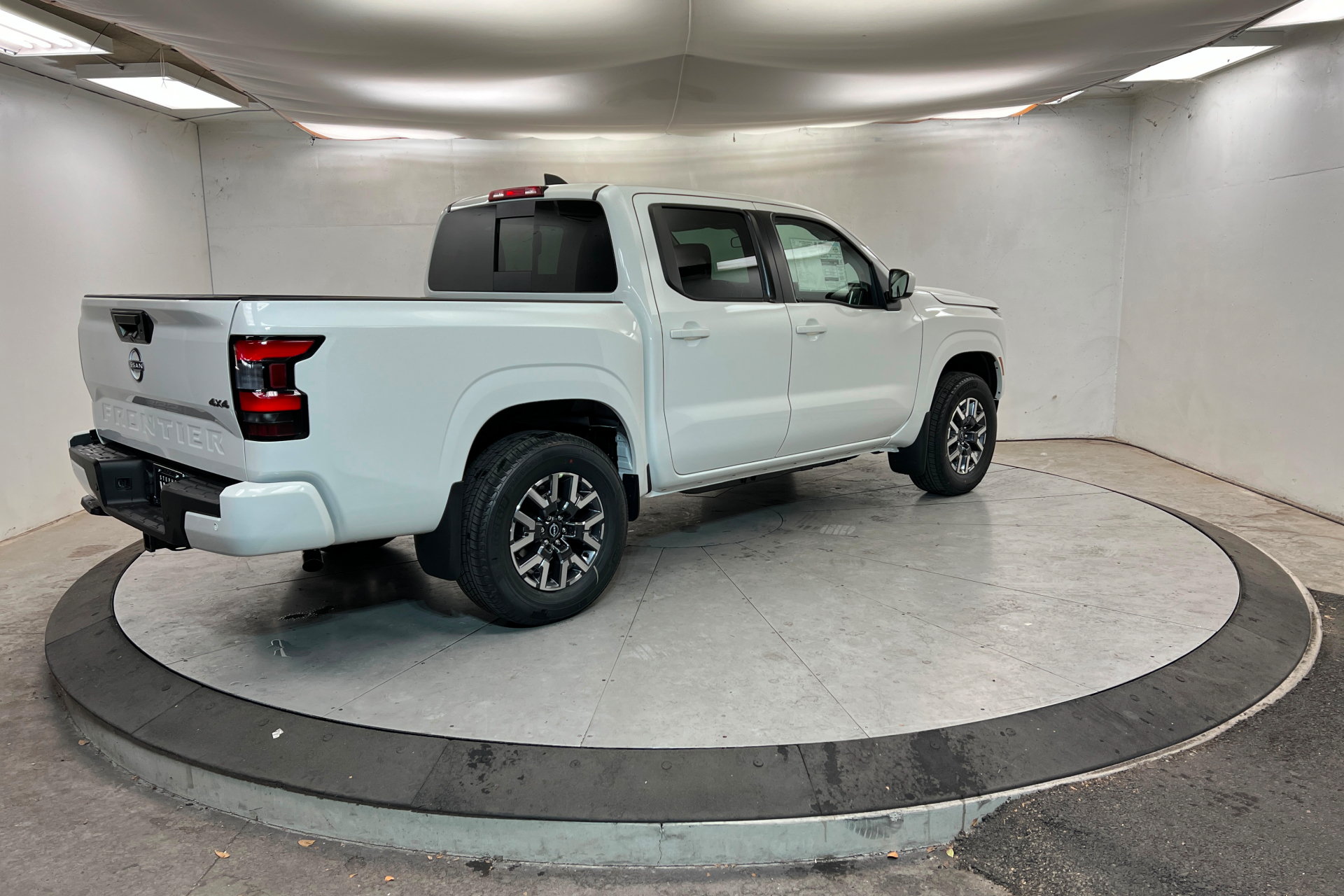 New 2026 Nissan Frontier SV w/ Tow Package AWD/4WD image 5