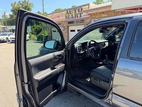 Used 2021 Toyota Tacoma TRD Off-Road AWD/4WD image 5