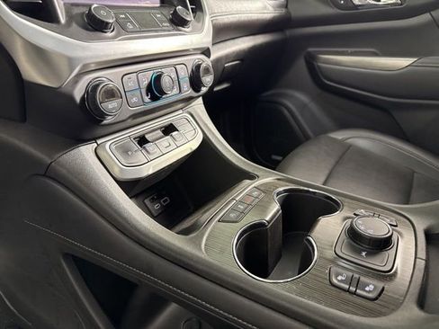 Used 2023 GMC Acadia SLT image 26