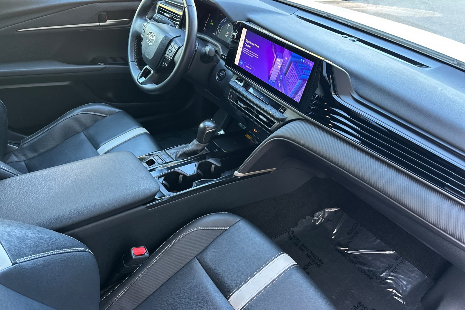 Used 2025 Toyota Camry SE w/ Multimedia Upgrade Package FWD image 17