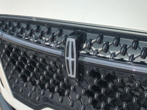 Used 2025 Lincoln Nautilus Reserve w/ Jet Appearance Package image 12