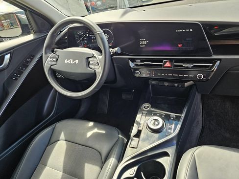 Used 2025 Kia Niro Wind w/ Wind Preserve Package FWD image 11
