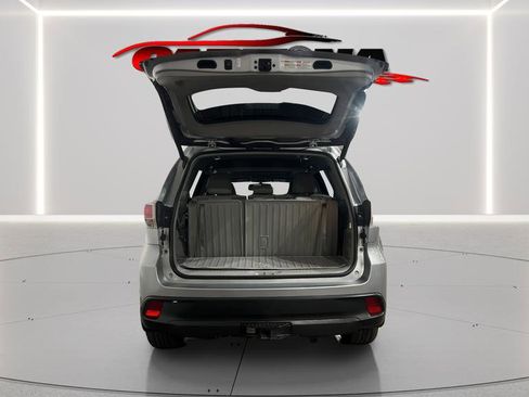 Used 2015 Toyota Highlander XLE image 22