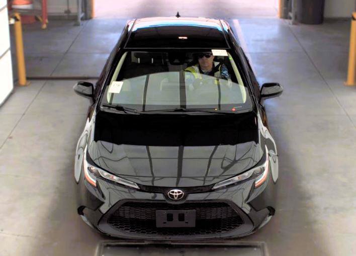 Used 2020 Toyota Corolla LE FWD image 2