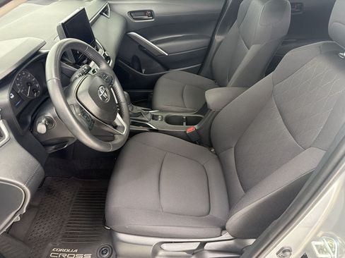 Used 2024 Toyota Corolla Cross LE FWD image 5