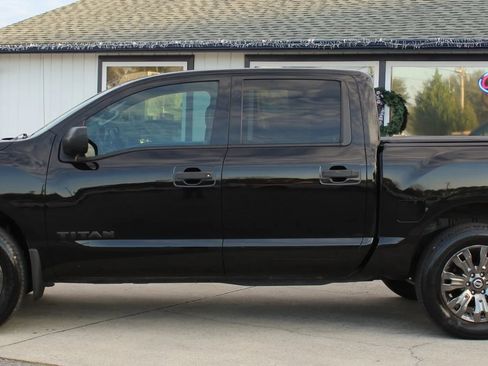 Used 2017 Nissan Titan S image 2