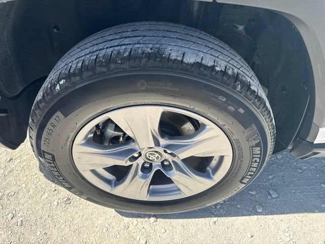 Used 2025 Toyota RAV4 XLE AWD/4WD image 10